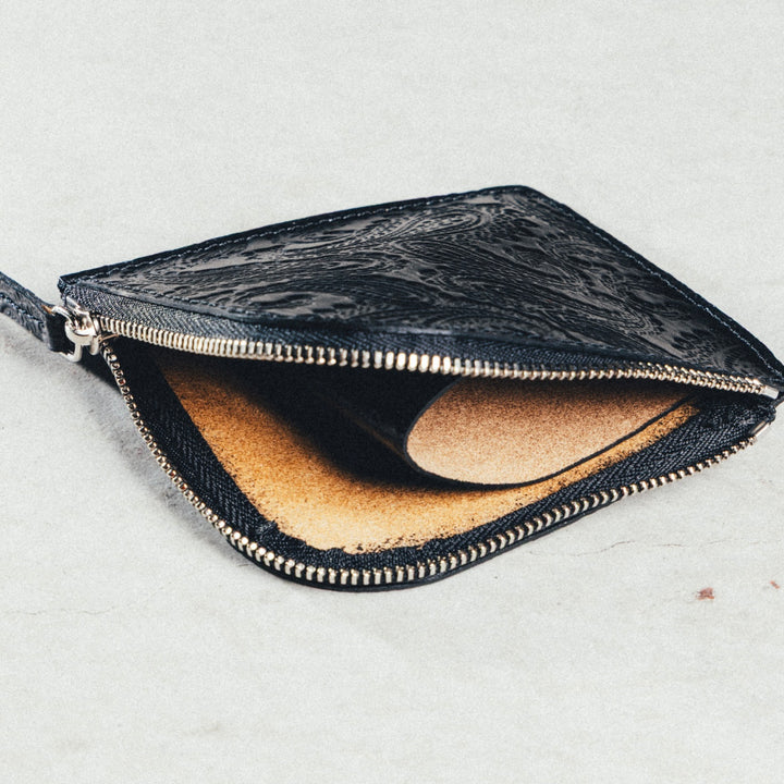 EMBOSSED LEATHER ZIP WALLET / BLACK PAISLEY