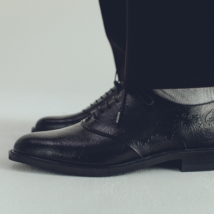 MENS CLASSIC SADDLE / BLACK PAISLEY
