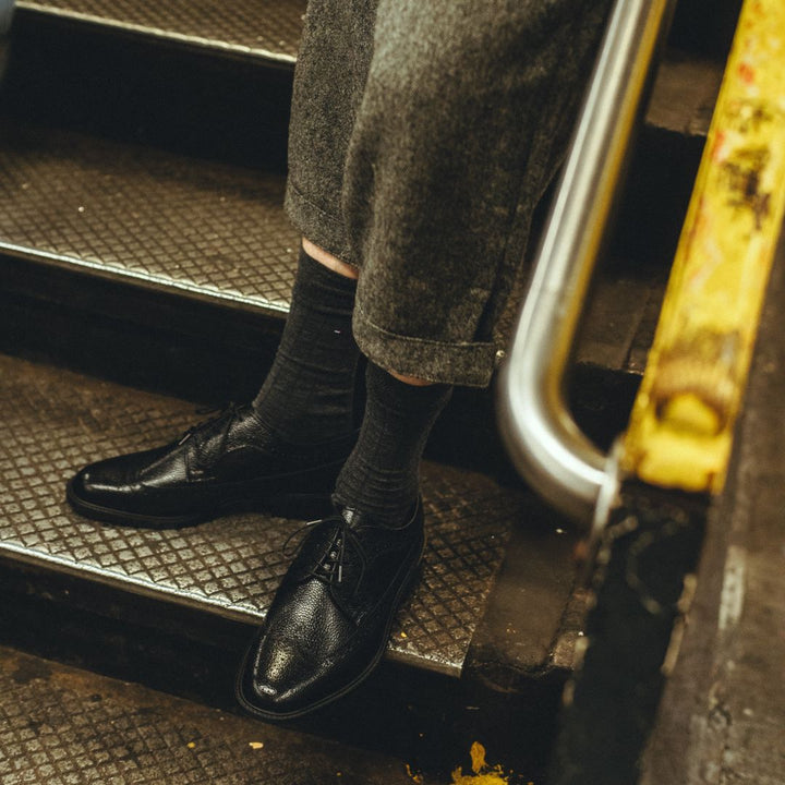 MENS CLASSIC WING TIP / BLACK SCOTCH GRAIN