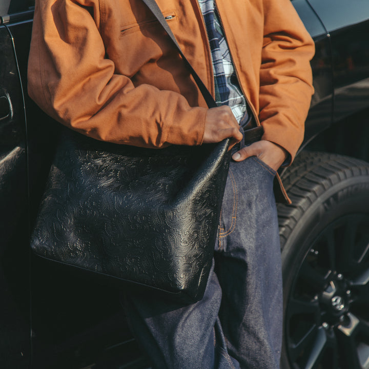 EMBOSSED LEATHER SHOULDER BAG/BLACK PAISLEY