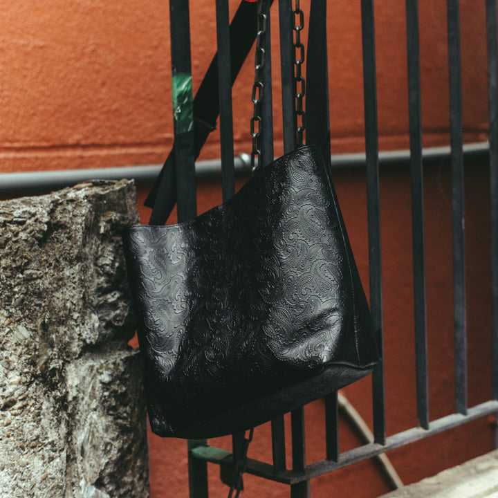 EMBOSSED LEATHER SHOULDER BAG/BLACK PAISLEY