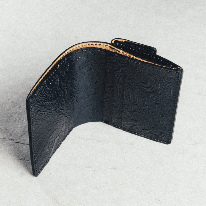 EMBOSSED LEATHER COMPACT WALLET / BLACK PAISLEY