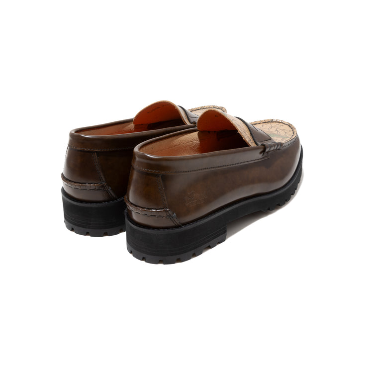 【8月29日（金）11:00~ AVIREX SHIBUYAにて先行発売開始】MENS TANK SOLE LOAFERS "ICON of FLIGHT" / DARK BROWN BEIGE MAP PRINT