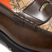 【8月29日（金）11:00~ AVIREX SHIBUYAにて先行発売開始】MENS TANK SOLE LOAFERS "ICON of FLIGHT" / DARK BROWN BEIGE MAP PRINT
