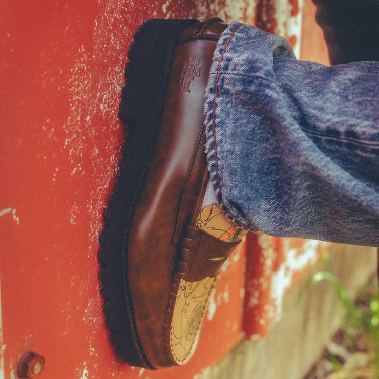 【8月29日（金）11:00~ AVIREX SHIBUYAにて先行発売開始】MENS TANK SOLE LOAFERS "ICON of FLIGHT" / DARK BROWN BEIGE MAP PRINT
