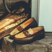 【8月29日（金）11:00~ AVIREX SHIBUYAにて先行発売開始】MENS TANK SOLE LOAFERS "ICON of FLIGHT" / DARK BROWN BEIGE MAP PRINT