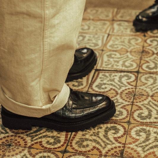 MENS NEW CLASSIC U-MOC LACE UP SHOES / BLACK CROCODILE