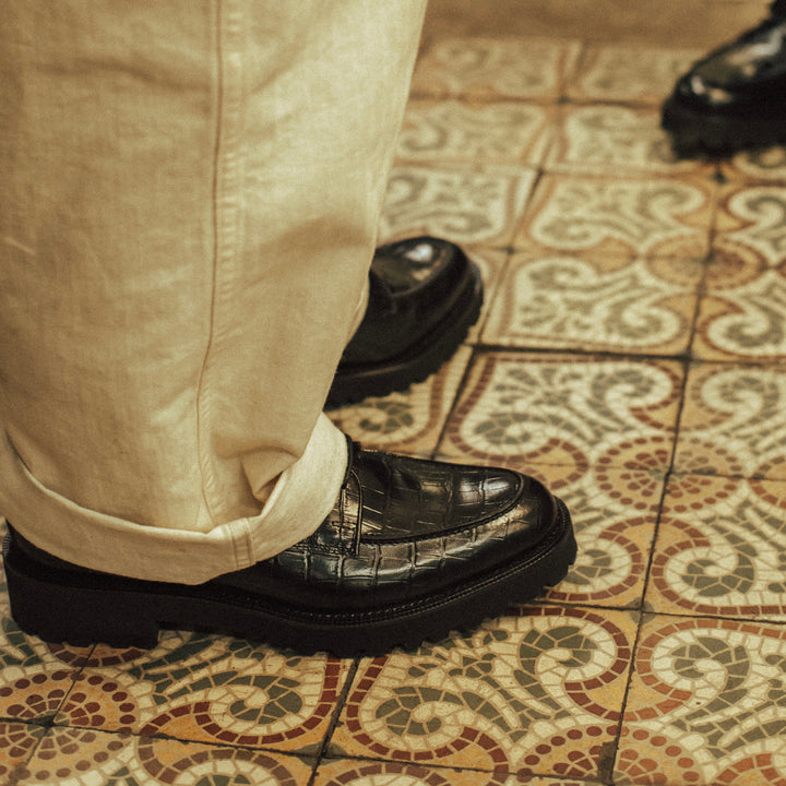 MENS NEW CLASSIC U-MOC LACE UP SHOES / BLACK CROCODILE