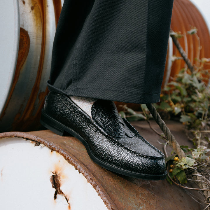 MENS EMBOSSED LOAFERS / BLACK SCOTCH GRAIN